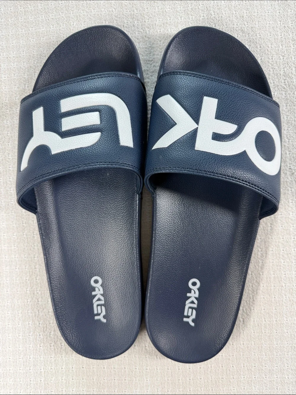 Oakley navy blue and white rubber slides size 14